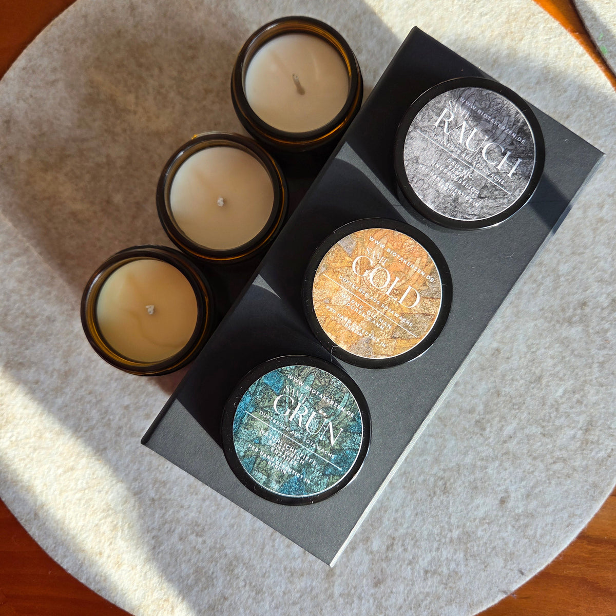 Geschenkset aus drei Duftkerzen Samt Kollektion im schwarzen Magnetbox