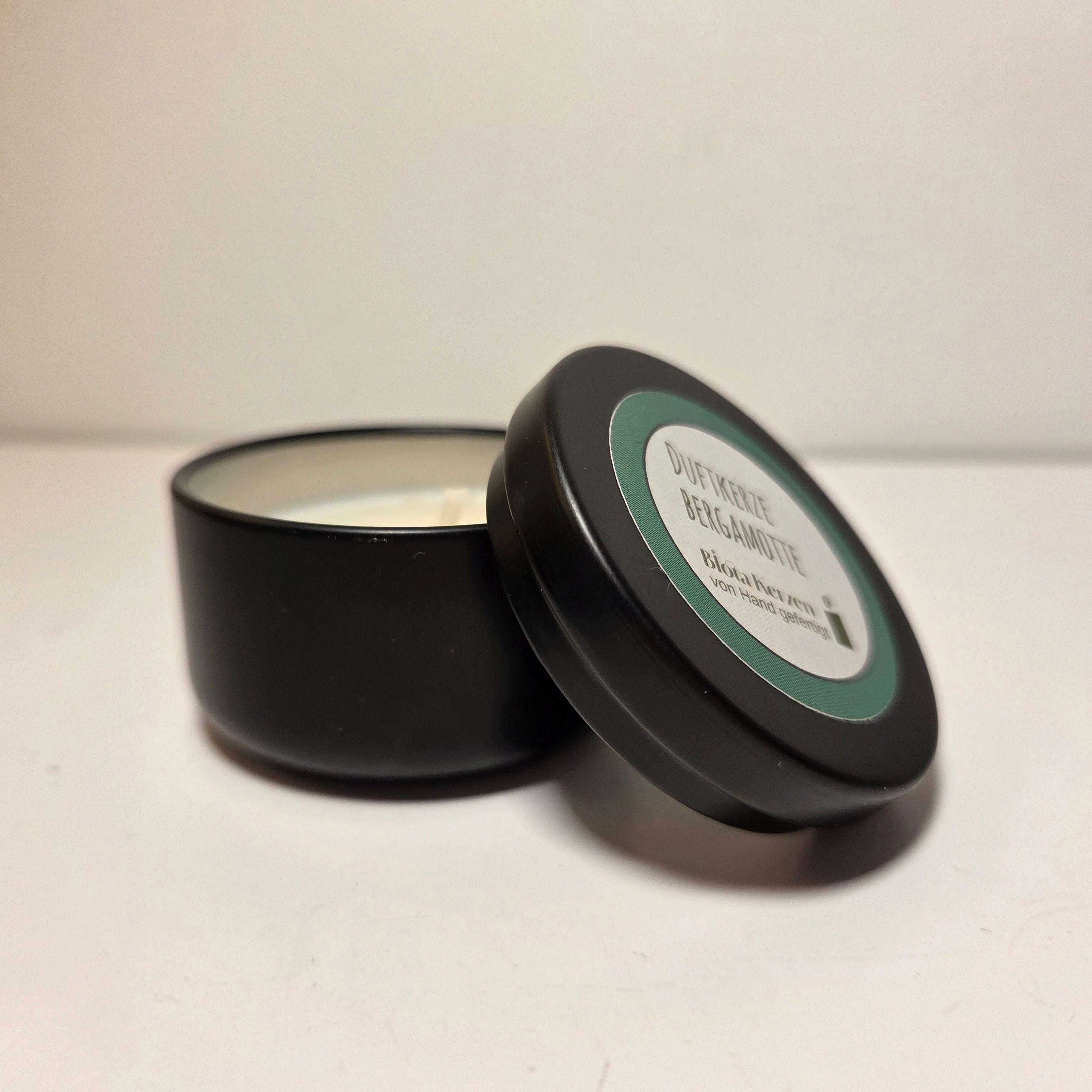 Duftkerze Bergamotte im schwarzen Metallbehälter