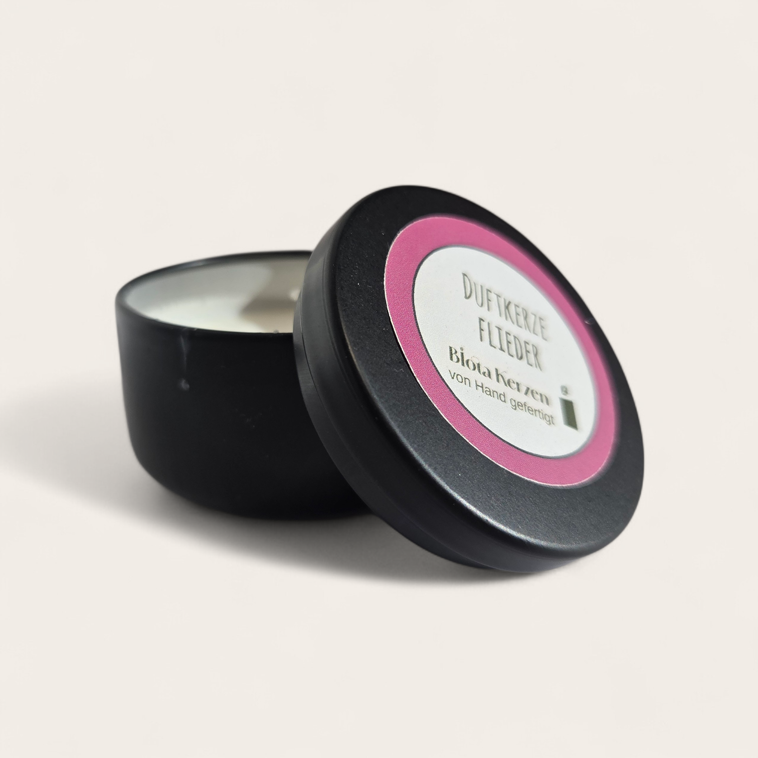 Duftkerze Flieder im kleinen schwarzen Metallbecher, 35g