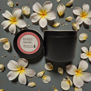 Duftkerze Frangipani im schwarzen Metallbehälter