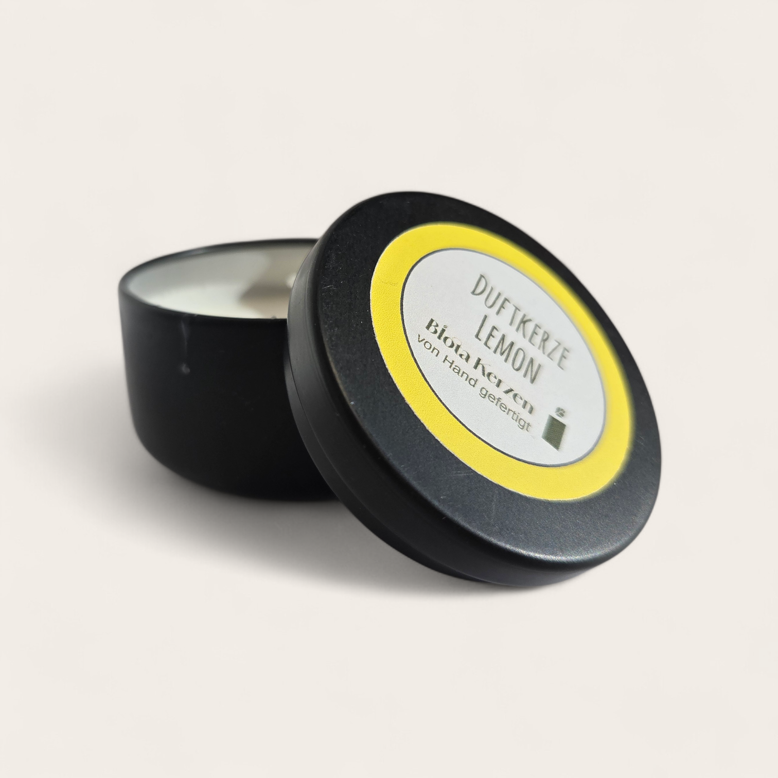 Duftkerze Lemon im kleinen schwarzen Metallbecher, 35g