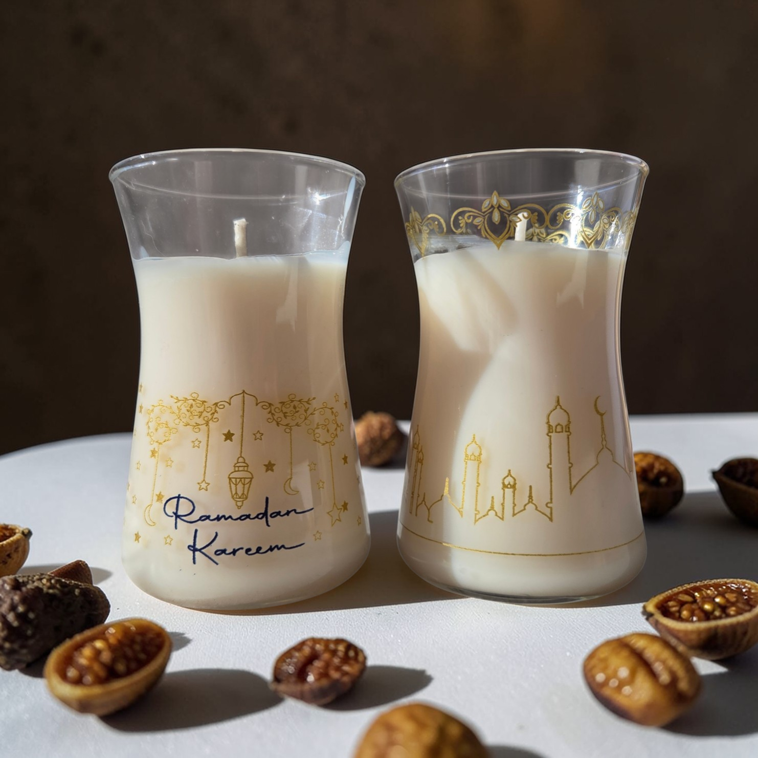 zwei Duftkerzen Fig und Cassis in orientalischen Teegläsern