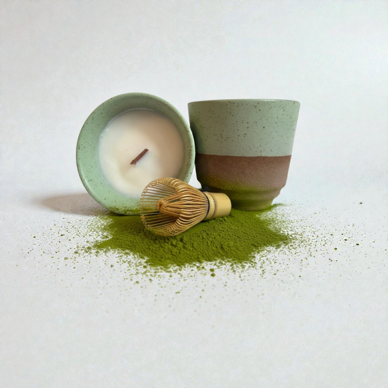 Duftkerze Matcha Tea und Honey im grünen Keramikbecher