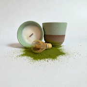 Duftkerze Matcha Tea und Honey im grünen Keramikbecher