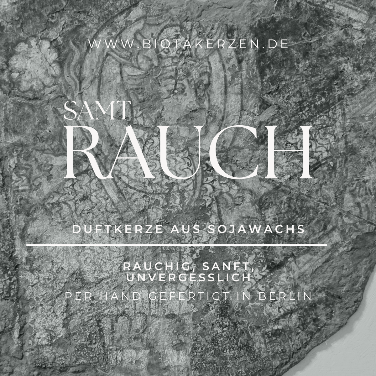 SAMT RAUCH Schriftzug auf strukturierter Textur, Duftkerze aus Sojawachs